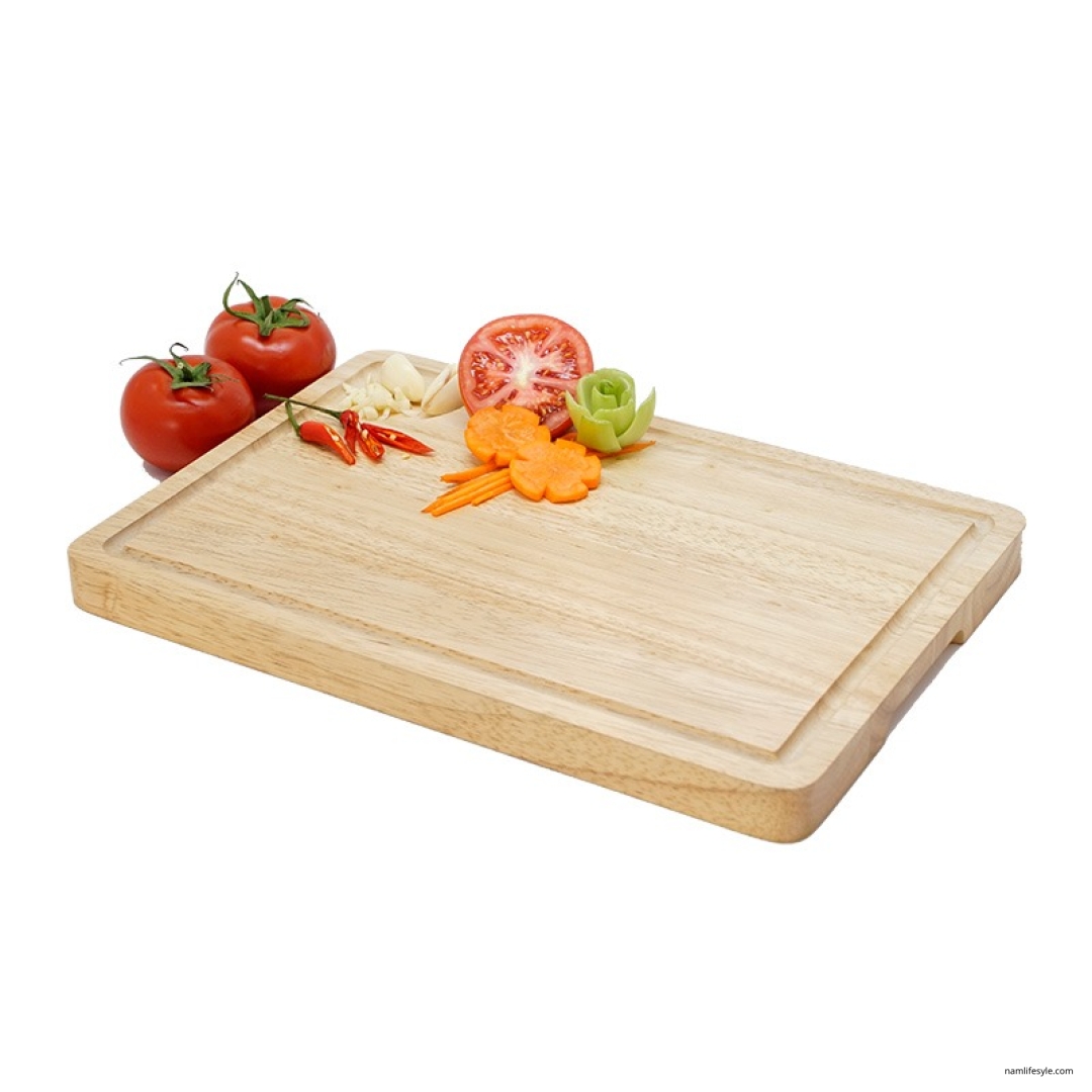 Cutting Board with Groove and sauce hole. 