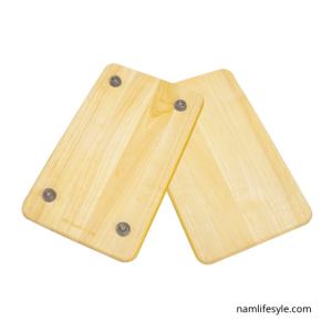 Small cutting board with plastic legs 